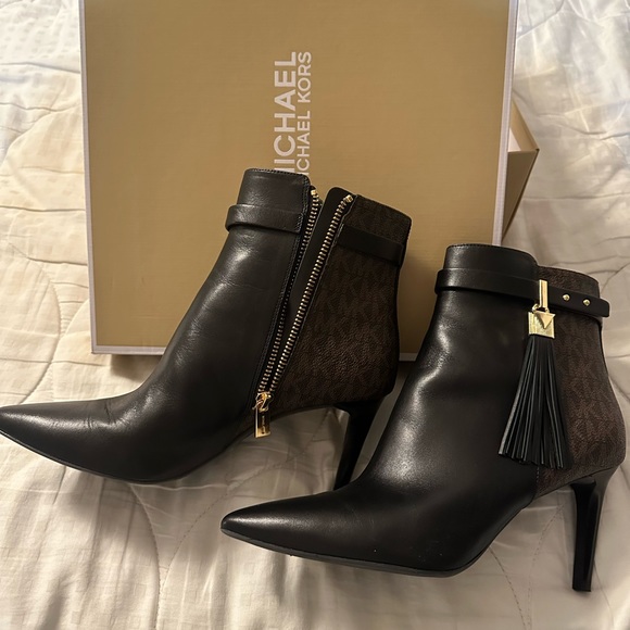 Never worn Michael Kors botties - Picture 2 of 4
